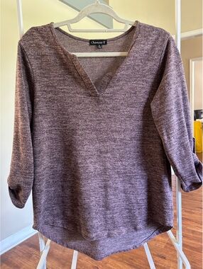 Chances R Women's Medium Heathered Brown Long Sleeve V-Neck Top